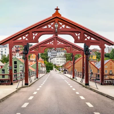 15-daagse-noorse-fjorden-cruise‑september‑2026-c037-trondheim-norway-bridge-scaled