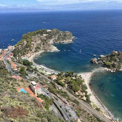 panorama vanaf route naar taormina